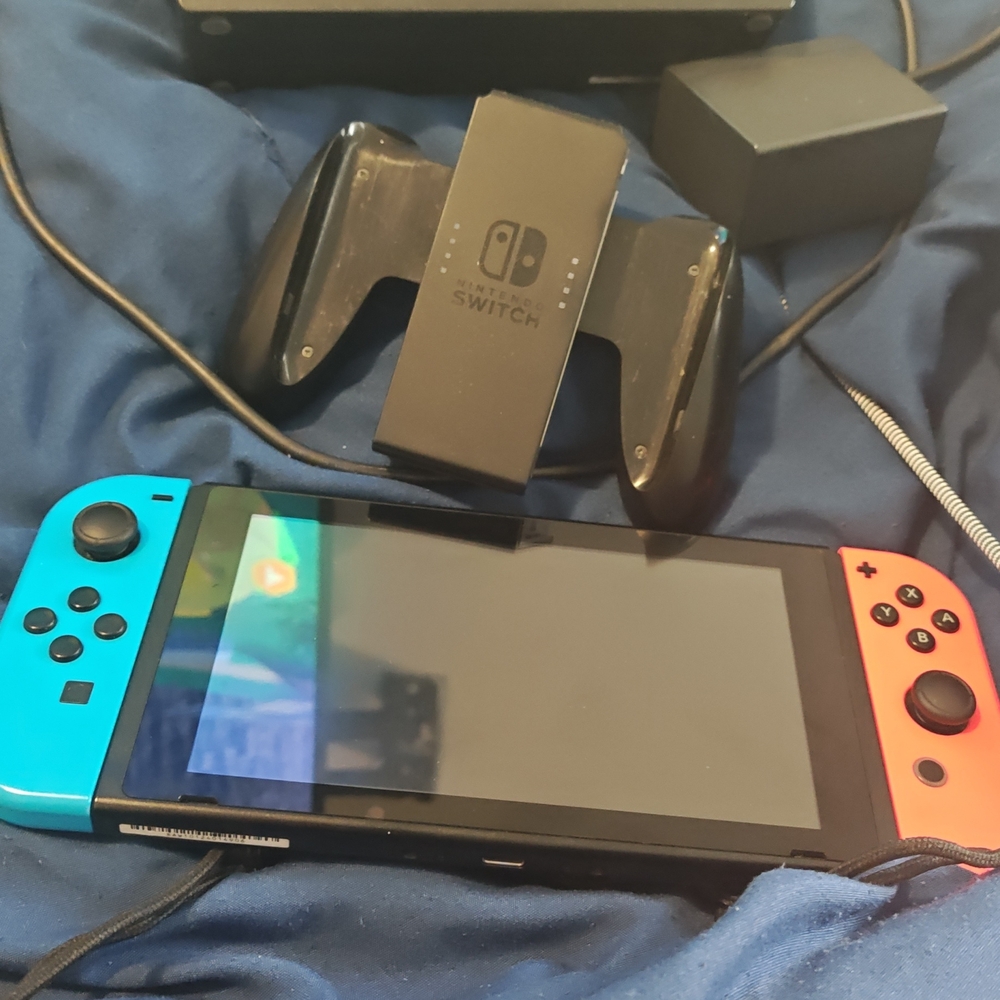 Nintendo Handheld Console Blue and Red - Picture 1 of 2